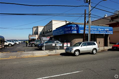 Crown Auto Group LLC, 8808 Rockaway Beach Blvd, Rockaway。